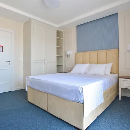 Aparthotel Vistamar &