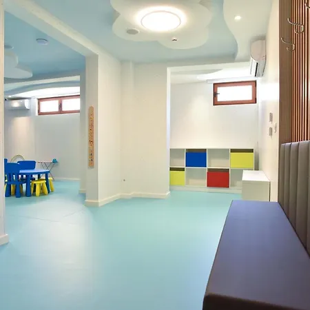 Aparthotel Vistamar &