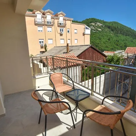 Aparthotel Vistamar &