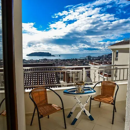 Aparthotel Vistamar &