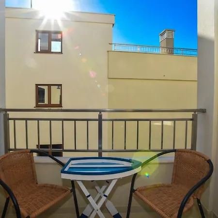 Aparthotel Vistamar &
